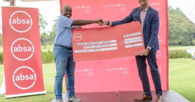 (R) Absa Bank Managing Director Jeremy Awori hand the tournament sponsorship cheque to Kenya Open Golf Limited Tournament Director Patrick Obath during the Magical Kenya Open 2022 sponsorship announcement